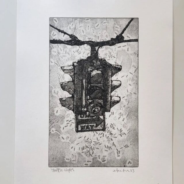 "Traffic Light"
Aquatinata Radierung auf 300er Büttenpapier

Light Fact: die Ampel hängt frei in Seattle und wurde von einer Brücke in Downtown fotografiert. (ca 2015)
Das Motiv fand ich klasse, deshalb ist es zu einer meiner Lieblingsgrafik geworden.

Live zu sehen im September in der @werk2_grafikdruck im @werk2leipzig
Zur 10 Jahre "etcetera23 in der Druckwerkstatt" Ausstellung. @etcetera23