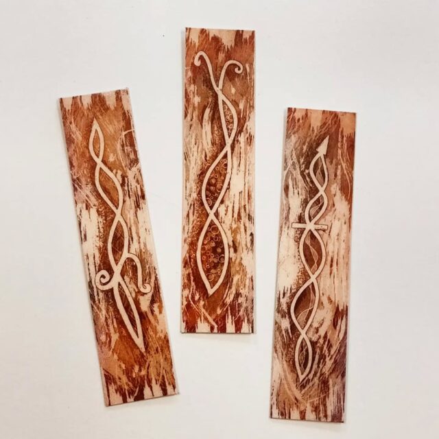 Sternzeichen - Lesezeichen
Löwe - Widder - Schütze
Element: Feuer

Handgedruckte Radierung auf 450mg
Büttenpapier. 
Handeingeschlagen und wärmebehandelt mit Effektfolie lange Haltbarkeit.

Jetzt in meinem Etsy Shop
https://www.etsy.com/shop/etcetera23

25% Rabatt bis 31.10.26
Promocode:
BOOKMARK26

#lesezeichen #sternzeichen #promocode #etsy