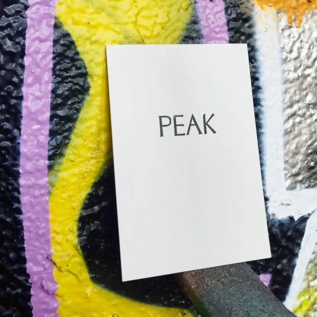 "PEAK" 
#jugendwörterdesjahres
Die Top 10 der Jugendwörter des Jahres wurden auf der Boston Tiegel Presse handgedruckt mit antiken Bleisatzschriften. Jede Karte ist limitiert auf 60 Stück.

Ein paar von den Karten gibt es:
Etsy (Link in Bio)
@westfach (special edition) 
@handmadedesignsleipzig
Oder direkt bei mir.

#bleilettern #jugendsprache #jugendwortdesjahres #kartendruck
