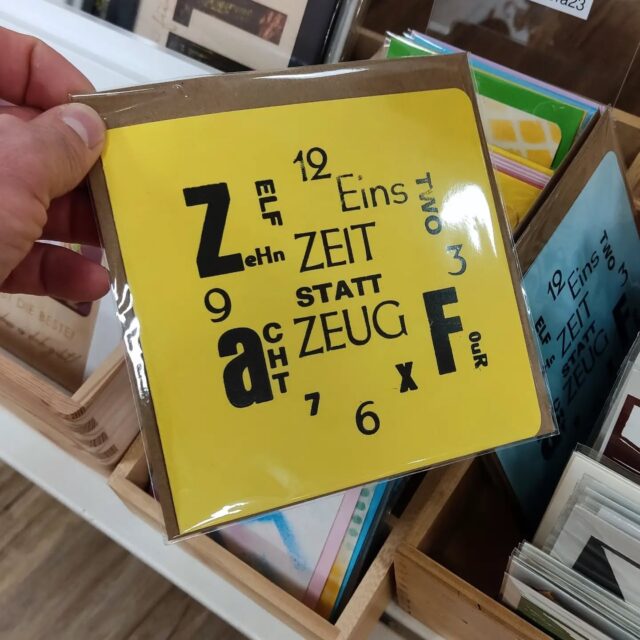 Diese schönen Karten gibt es im @handmadedesignsleipzig

Perfekt für die, die gerne Zeit an Ihre Liebsten verschenken. 

Handgedruckt auf einer 100 Jahre alten Boston Tiegel Presse mit antiken Bleischriften.
Limitierte Auflage ist ja klar. Nur solange der Vorrat reicht.

Übrigens habe ich auch ein paar am Samstag zur Nacht der Kunst dabei. Von 16-23 Uhr findet Ihr mich in der George Schumann Strasse 78.
Ich freu mich auf Euch 😀