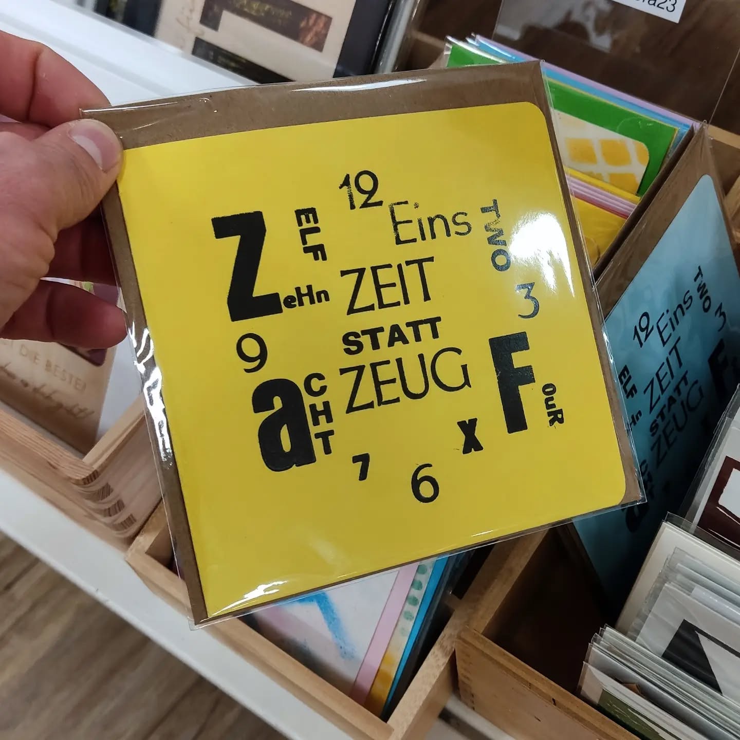 Diese schönen Karten gibt es im @handmadedesignsleipzig

Perfekt für die, die gerne Zeit an Ihre Liebsten verschenken. 

Handgedruckt auf einer 100 Jahre alten Boston Tiegel Presse mit antiken Bleischriften.
Limitierte Auflage ist ja klar. Nur solange der Vorrat reicht.

Übrigens habe ich auch ein paar am Samstag zur Nacht der Kunst dabei. Von 16-23 Uhr findet Ihr mich in der George Schumann Strasse 78.
Ich freu mich auf Euch 😀