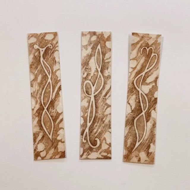 Sternzeichen - Lesezeichen
Jungfrau - Stier - Steinbock
Element: Erde

Handgedruckte Radierung auf 450mg
Büttenpapier. 
Handeingeschlagen und wärmebehandelt mit Effektfolie lange Haltbarkeit.

Jetzt in meinem Etsy Shop
https://www.etsy.com/shop/etcetera23

25% Rabatt bis 31.10.26
Promocode:
BOOKMARK26

#lesezeichen #sternzeichen #promocode #etsy